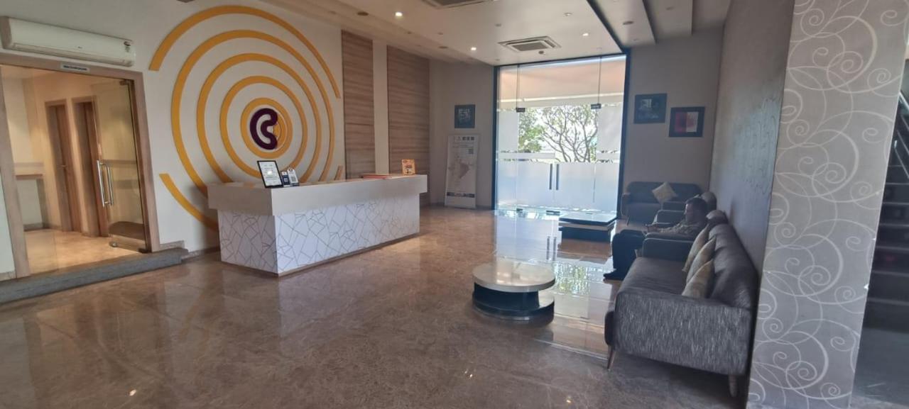 Click Hotel Bhuj Eksteriør billede