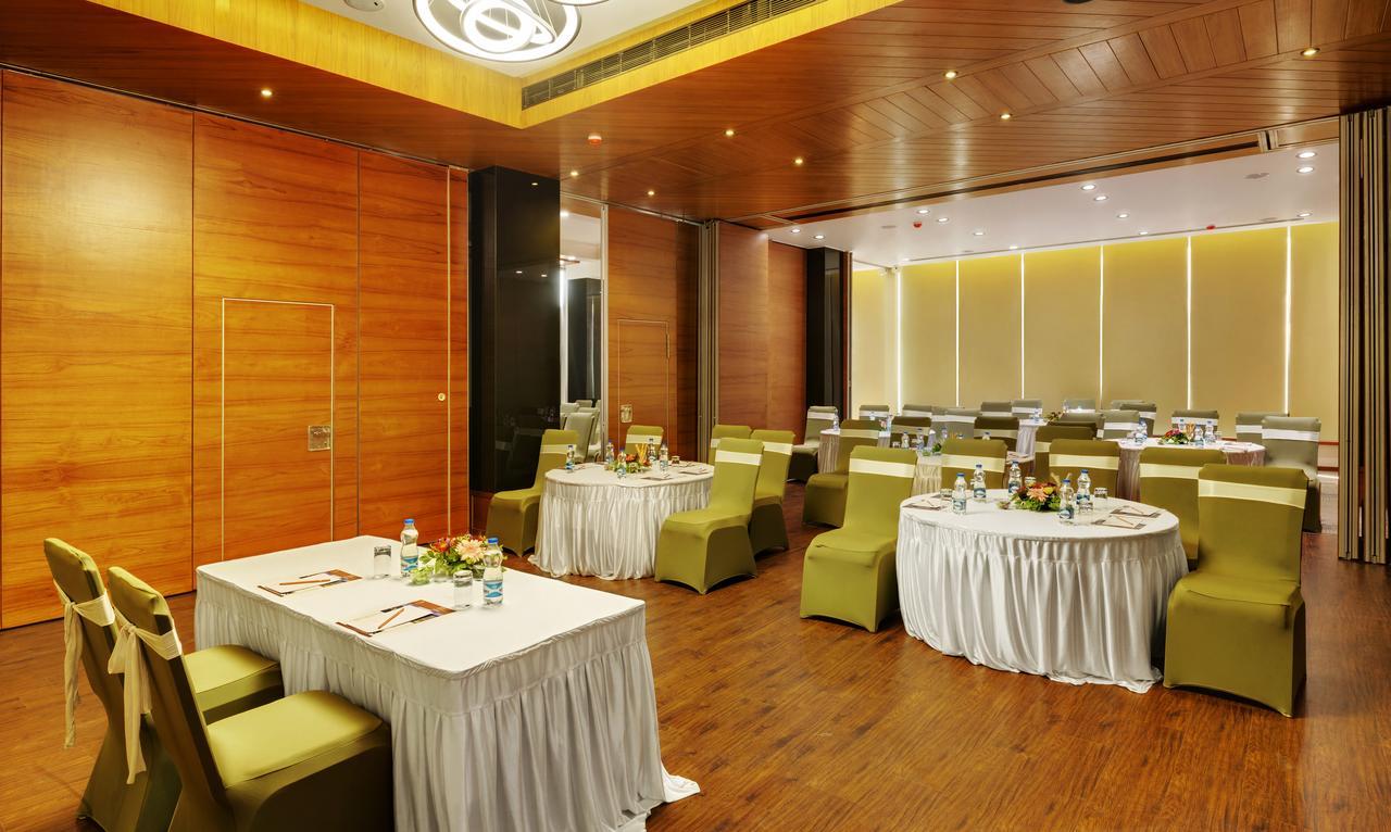 Click Hotel Bhuj Eksteriør billede
